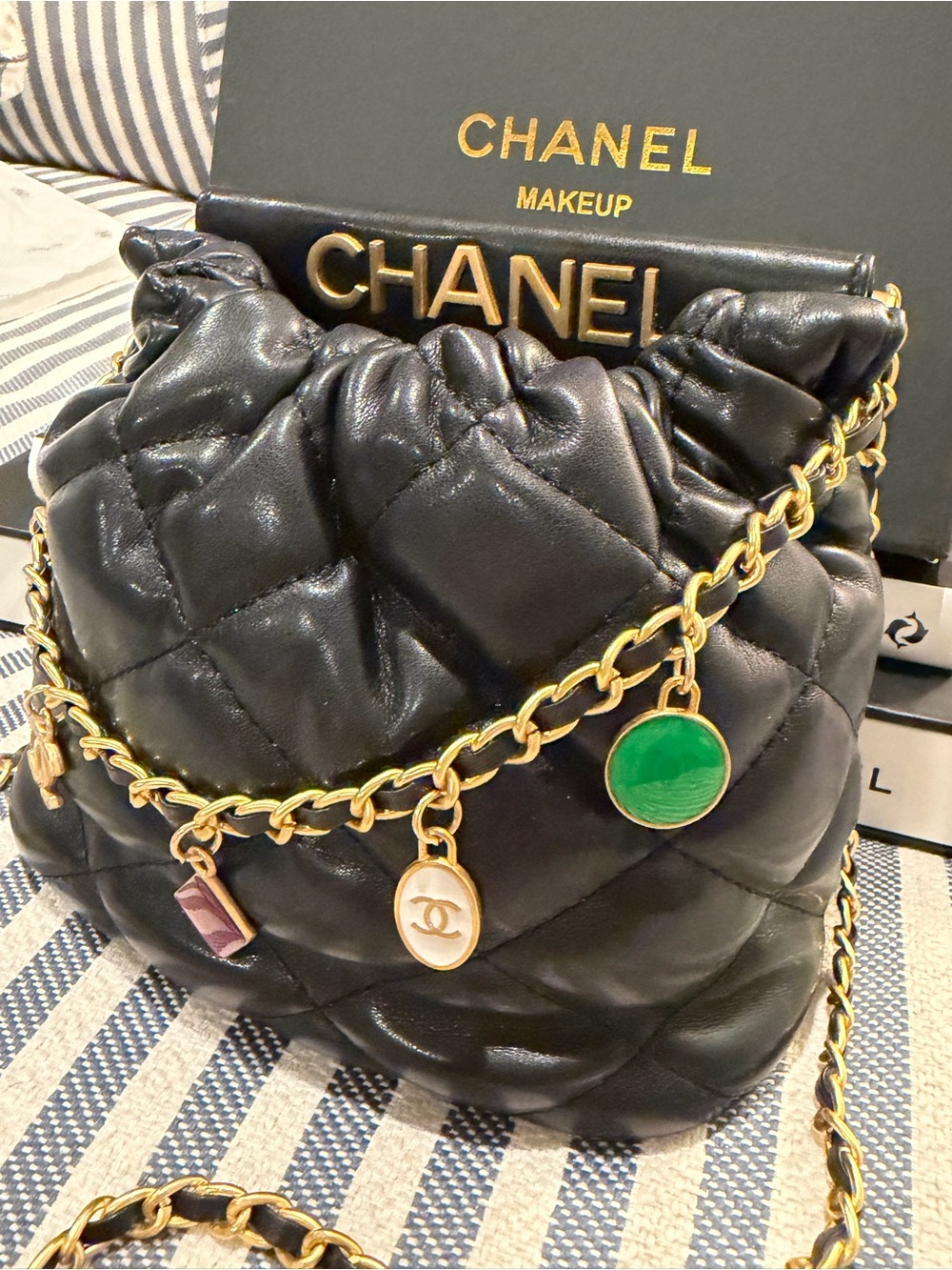 CHANEL Beaute VIP/GWP/ MAKEUP Quilted Crossbody Bag with Charms. Gold Chain. - Picture 3 of 16